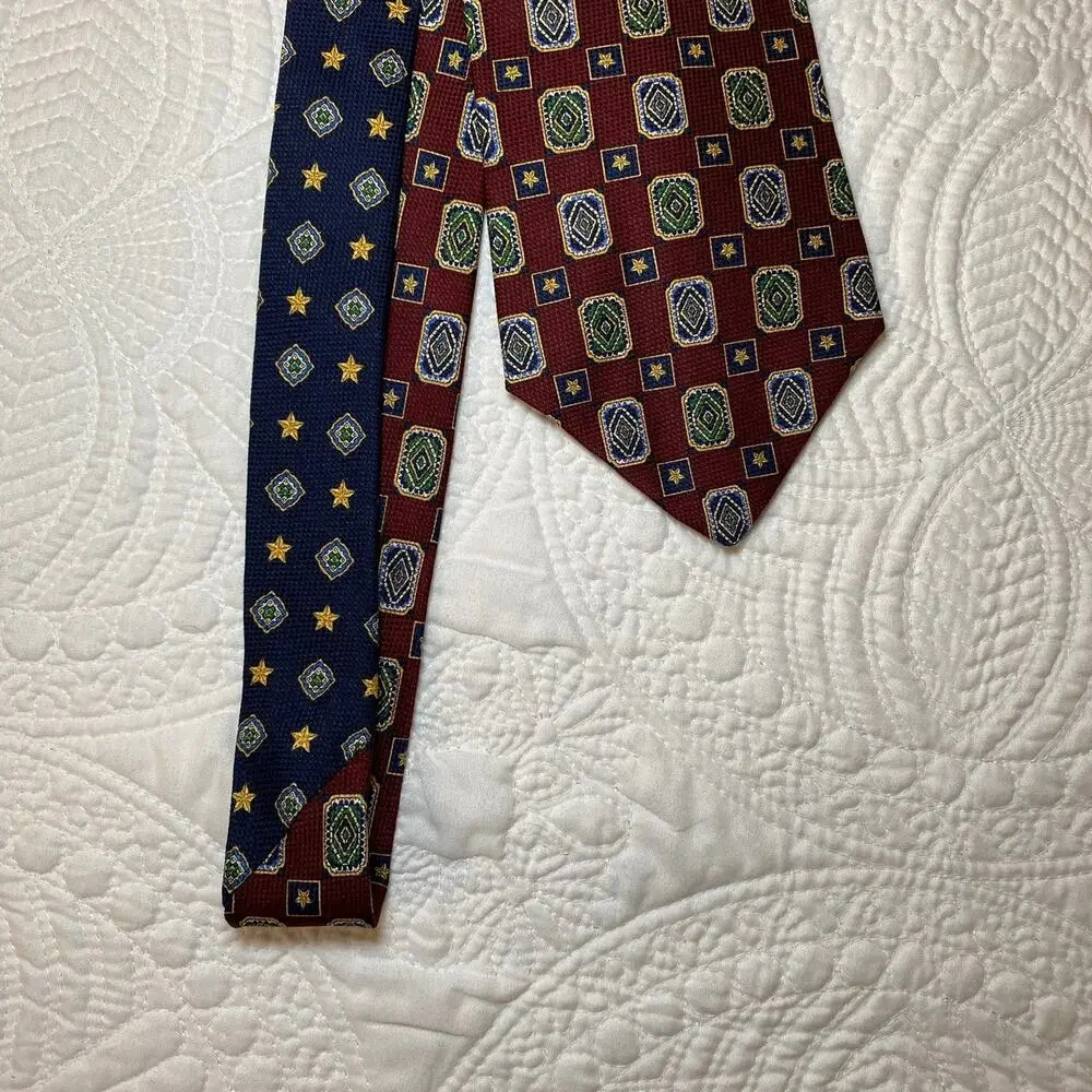 Tommy Hilfiger Men's Burgundy Silk Neck Tie Geometric Medallion Pattern 56